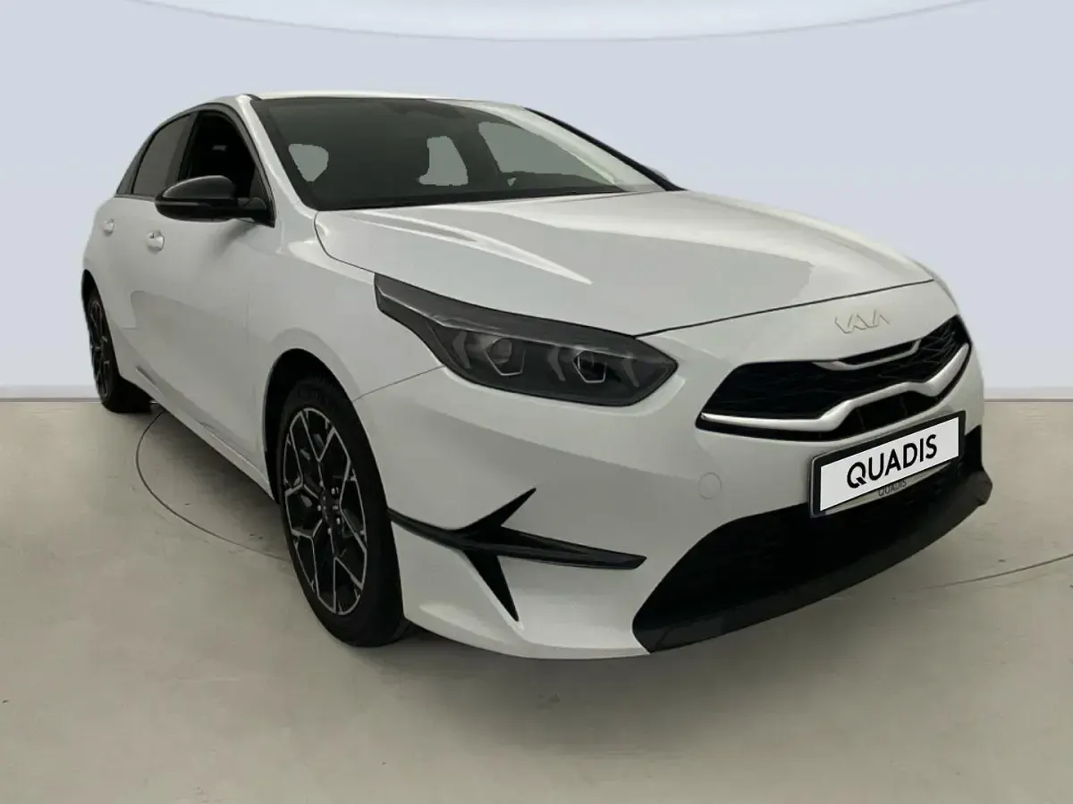 Usado Kia Ceed Edition 7 101 CV (74 kW) 2025 Blanco Utilitario