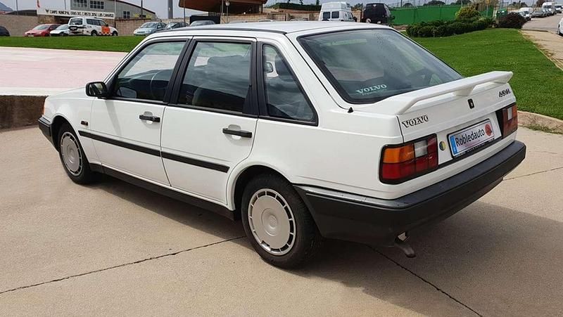 Usado Volvo 440 90 CV (66 kW) 1991 Blanco Utilitario