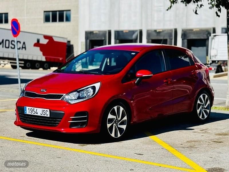 Usado Kia Rio 84 CV (61 kW) 2016 Rojo Utilitario