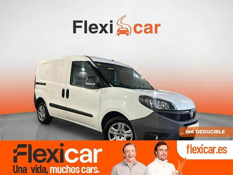 Usado Fiat Doblò 136 CV (100 kW) 2022 Blanco Monovolumen
