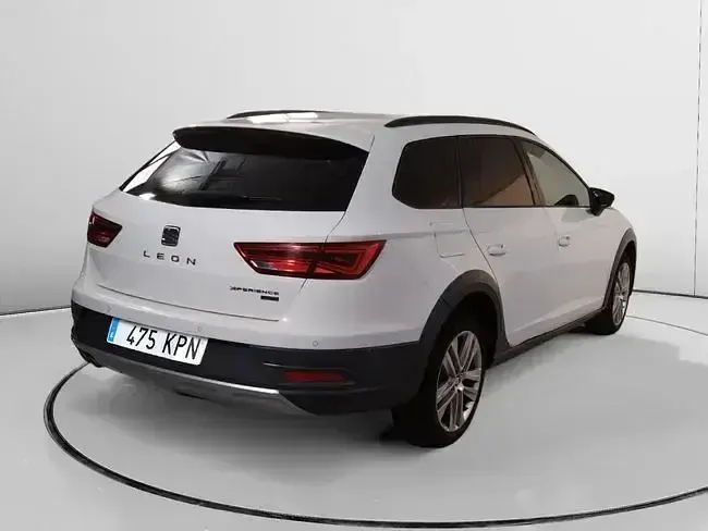 Usado Seat Leon 4Drive 150 CV (110 kW) 2018 Blanco Familiar