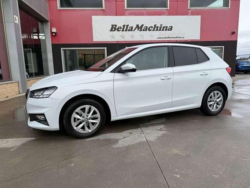 Usado Skoda Fabia Selection 80 CV (58 kW) 2025 Blanco Utilitario