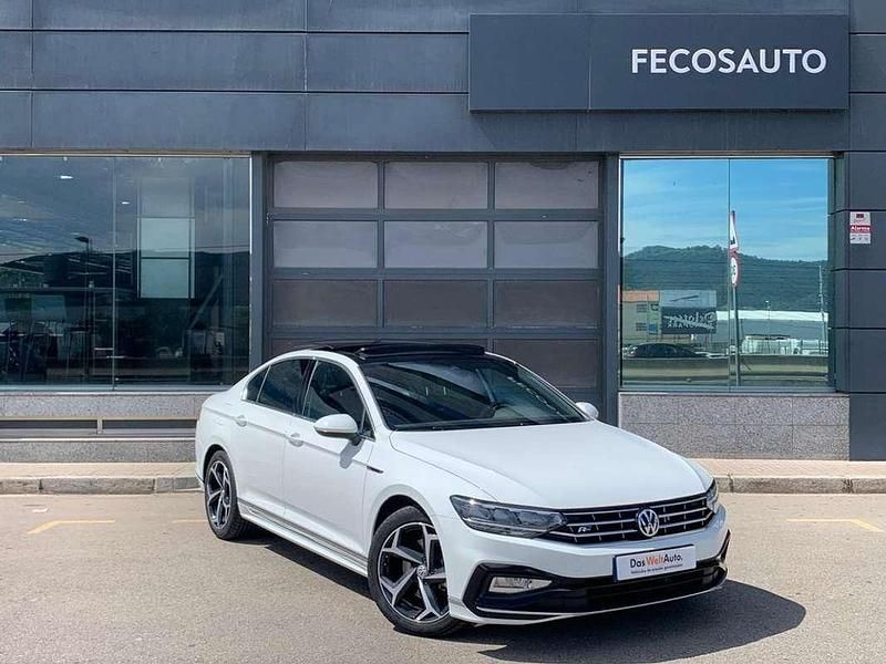 Blanco Usado 2020 VW Passat R-line Familiar | 24.490 € (Precio justo) - Imagen 1/4