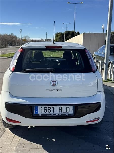 Usado Fiat Punto Pop 75 CV (55 kW) 2012 Blanco Utilitario