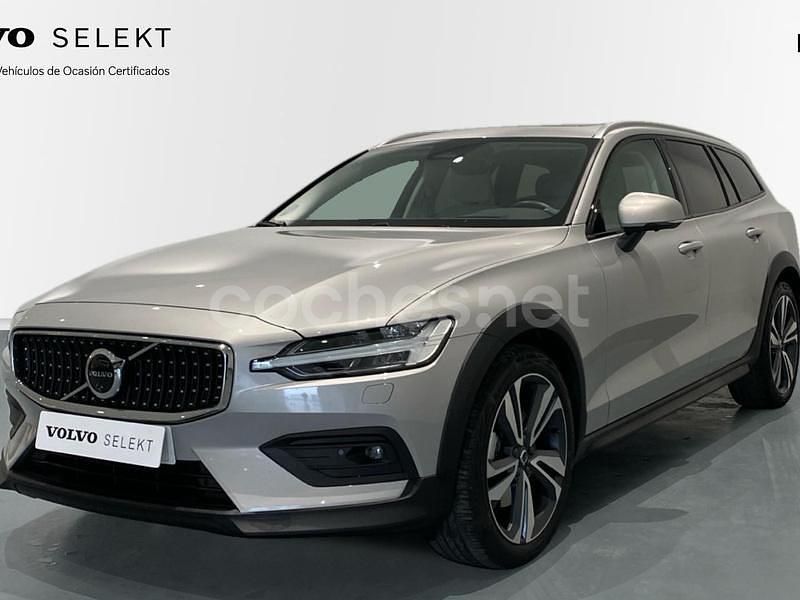 Gris / plata Usado 2024 Volvo V60 CC Ultimate Familiar | 54.900 € - Imagen 1/4