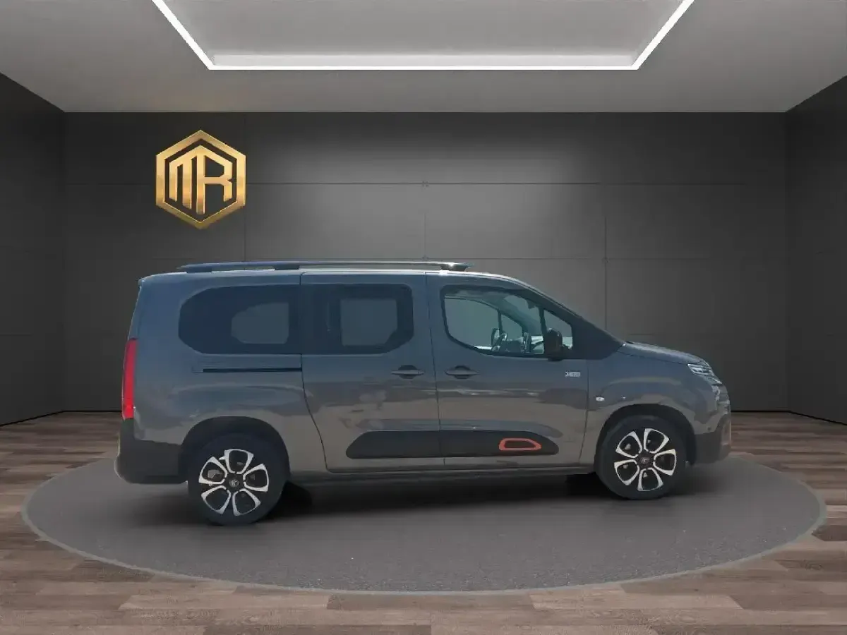 Usado Citroën Berlingo Shine 130 CV (95 kW) 2022 Gris Monovolumen
