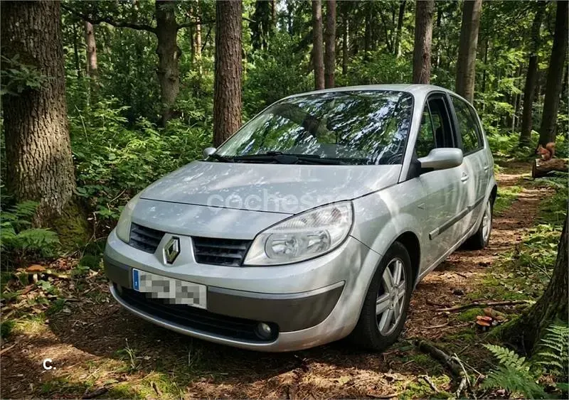 Usado Renault Scénic II Dynamique 100 CV (73 kW) 2006 Gris / plata Monovolumen