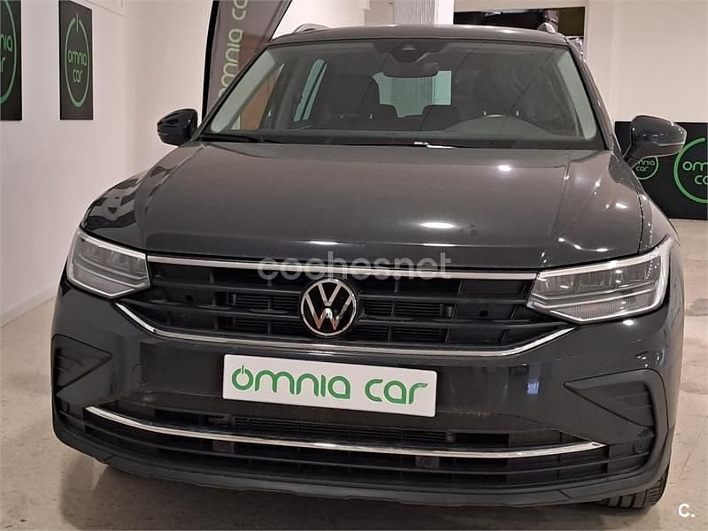 Usado VW Tiguan Life 150 CV (110 kW) 2024 Gris / plata SUV