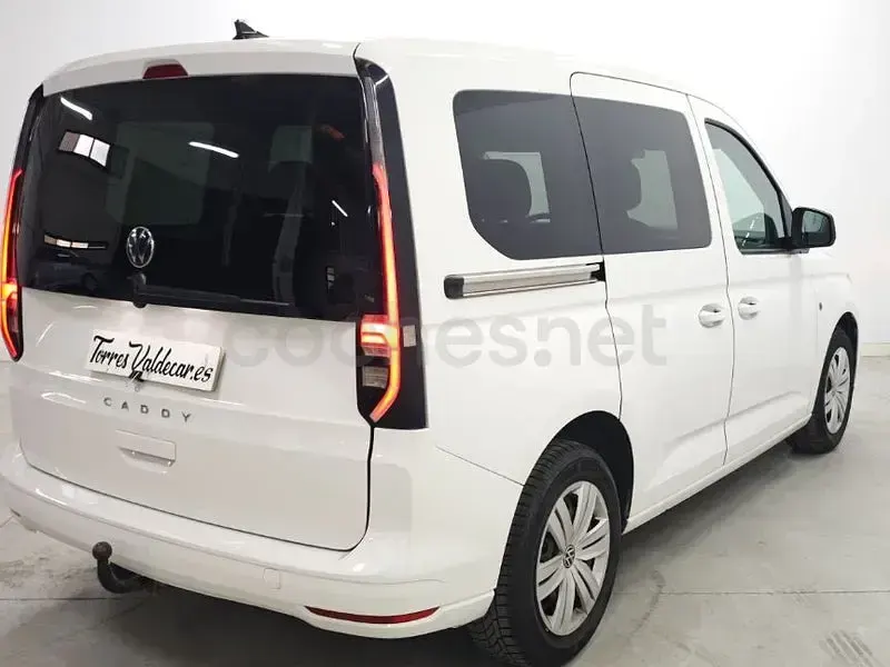 Usado VW Caddy Trendline 102 CV (75 kW) 2021 Blanco Monovolumen