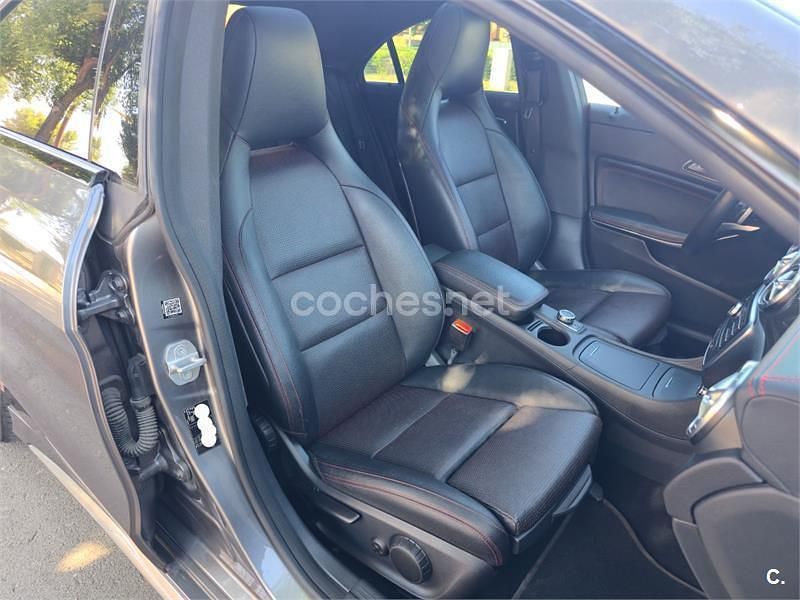 Usado Mercedes CLA220 AMG line 177 CV (130 kW) 2016 Gris / plata Berlina