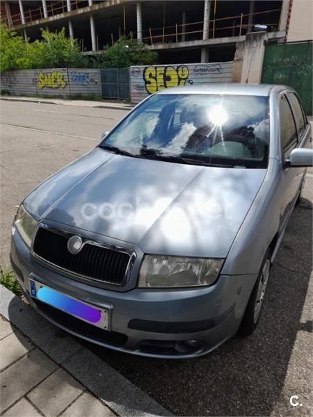 Gris / plata Usado 2006 Skoda Fabia Comfort Berlina | 1500 € (Buen precio) - Imagen 1/4