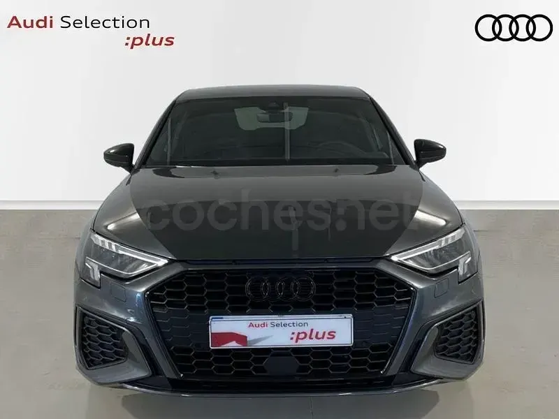 Usado Audi A3 Ambiente 150 CV (110 kW) 2024 Gris / plata Berlina