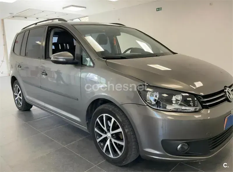 Usado VW Touran Edition 105 CV (77 kW) 2010 Gris / plata Monovolumen