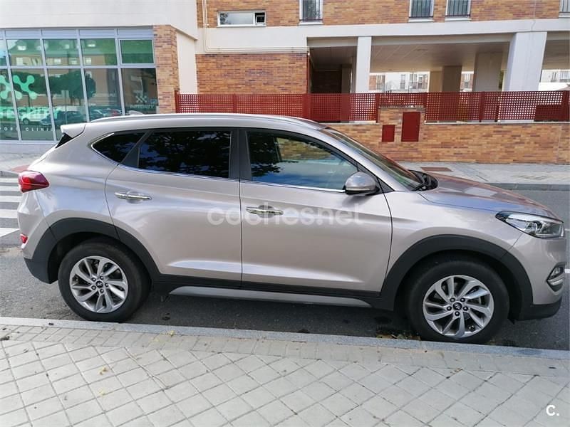 Usado Hyundai Tucson 115 CV (84 kW) 2017 Gris / plata SUV