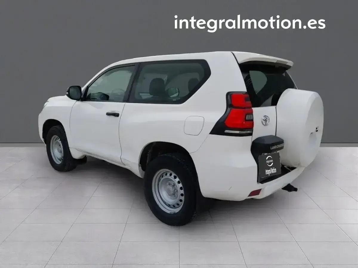 Używany Toyota Land Cruiser 204 KM (150 kW) 2020 Biały Hatchback