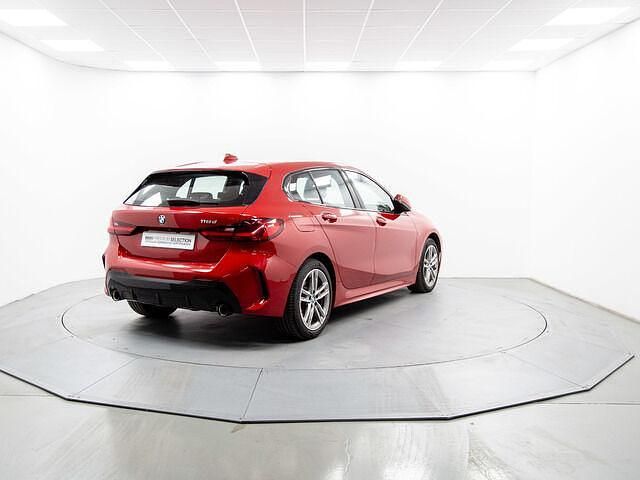 Usado BMW 118 Comfort Edition 150 CV (110 kW) 2024 Rojo Utilitario