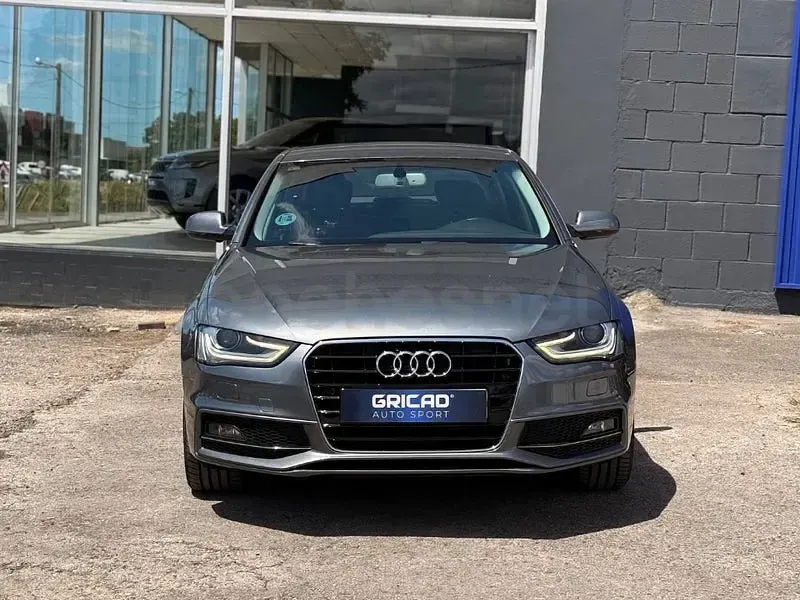 Usado Audi A4 S-Line 150 CV (110 kW) 2015 Gris / plata Berlina