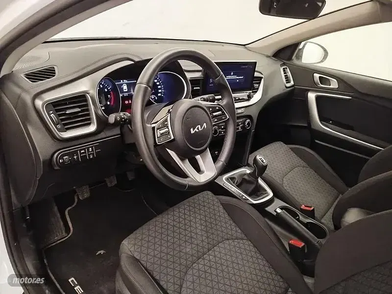 Usado Kia Ceed 100 CV (73 kW) 2025 Blanco Utilitario