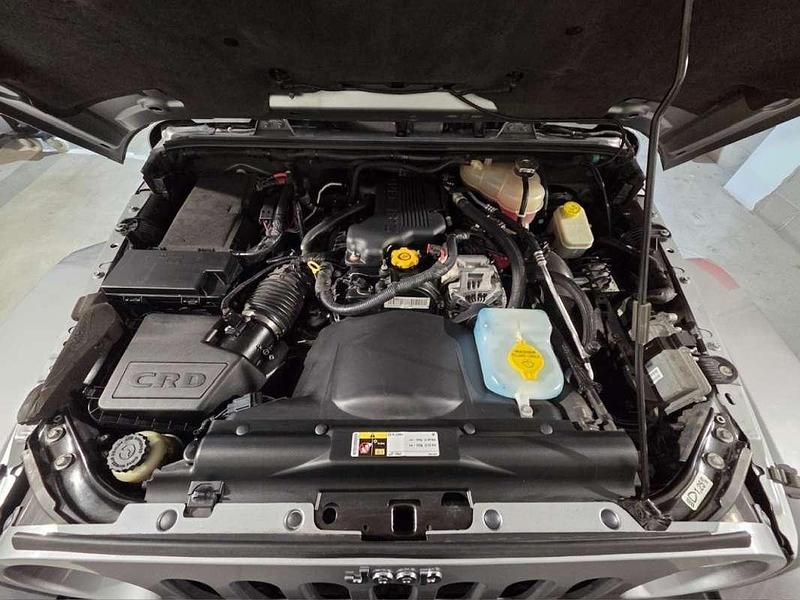 Usado Jeep Wrangler Sahara 200 CV (147 kW) 2013 Plateado SUV
