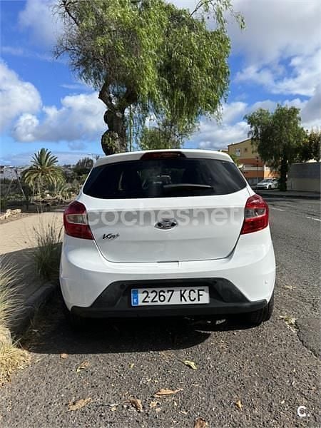 Usado Ford Ka Plus 85 CV (62 kW) 2017 Blanco Utilitario