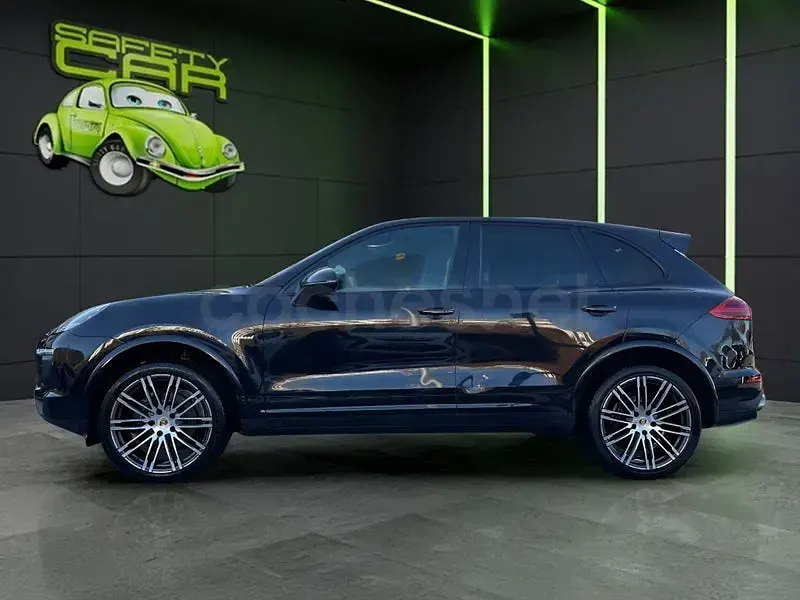 Käytetty Porsche Cayenne Platinum Edition 262 HP (192 kW) 2016 Musta Katumaasturi