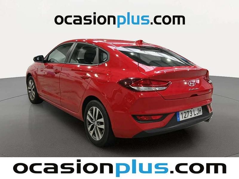 Usado Hyundai i30 120 CV (88 kW) 2020 Rojo Utilitario