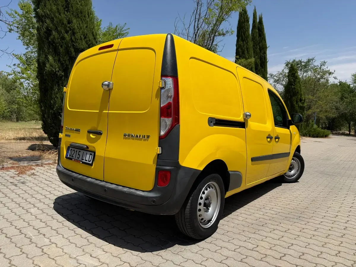 Usado Renault Kangoo 95 CV (69 kW) 2020 Amarillo Monovolumen