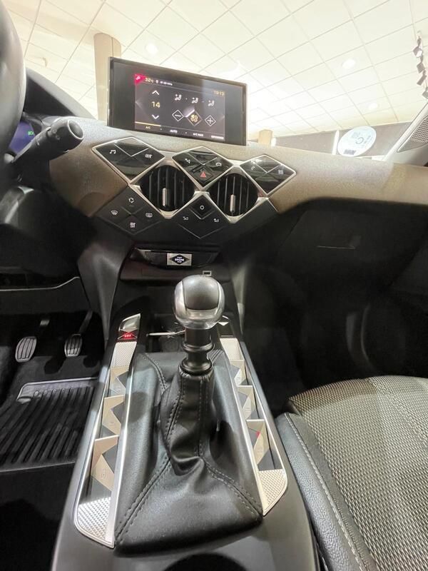 Blanco Usado 2019 DS Automobiles DS3 Crossback So Chic SUV | 15.900 € - Imagen 1/1