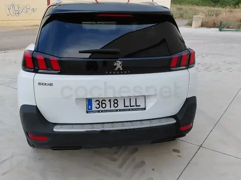 Usado Peugeot 5008 Allure 130 CV (95 kW) 2020 Blanco SUV