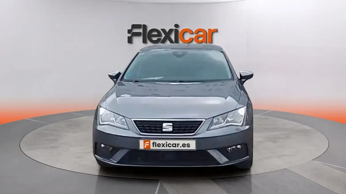 Usado Seat Leon Style 110 CV (80 kW) 2017 Gris Berlina