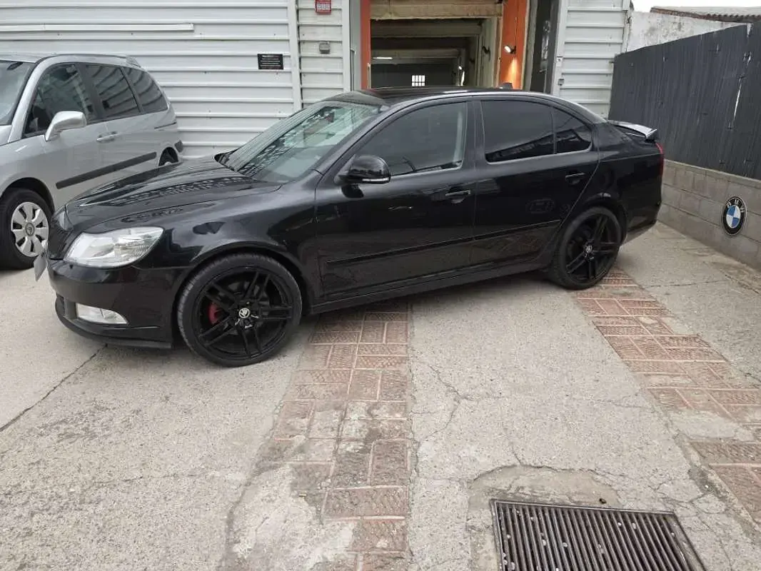 Usado Skoda Octavia 105 CV (77 kW) 2010 Negro Utilitario