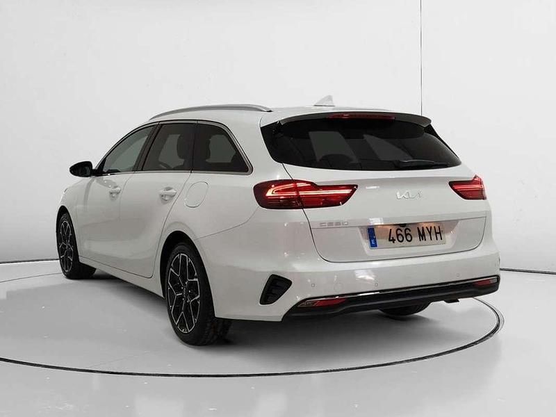 Usado Kia Ceed Style 102 CV (75 kW) 2025 Blanco Utilitario