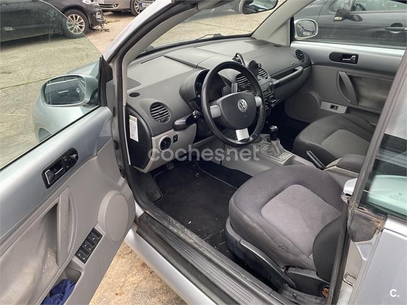 Usado VW New Beetle 100 CV (73 kW) 2006 Gris / plata Utilitario