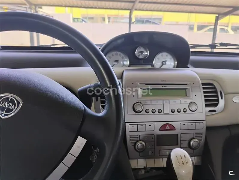 Usado Lancia Ypsilon 90 CV (66 kW) 2008 Beige Utilitario