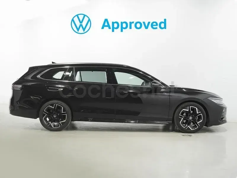 Usado VW Passat R-line 150 CV (110 kW) 2025 Negro Familiar
