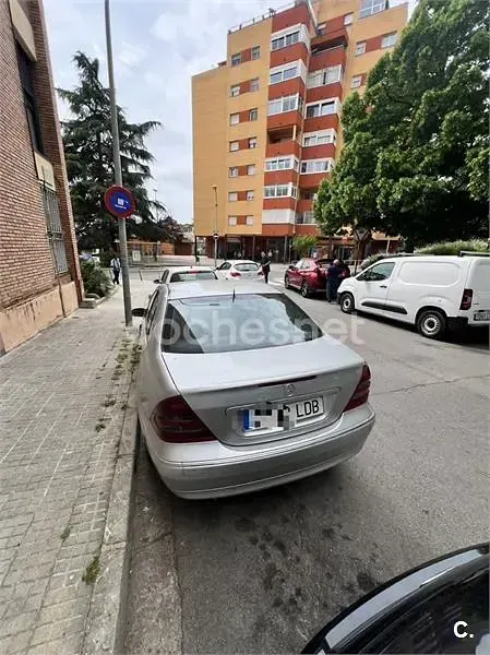 Usado Mercedes C220 Elegance 143 CV (105 kW) 2002 Gris / plata Berlina