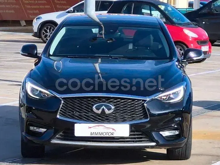 Usado Infiniti Q30 Premium 156 CV (114 kW) 2018 Negro Berlina