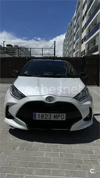 Occasion Toyota Yaris Hybrid Edition 130 PK (95 kW) 2024 Wit Sedan