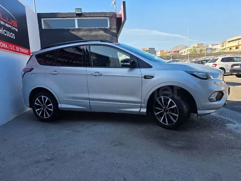 Usado Ford Kuga ST-Line 150 CV (110 kW) 2019 Gris / plata SUV