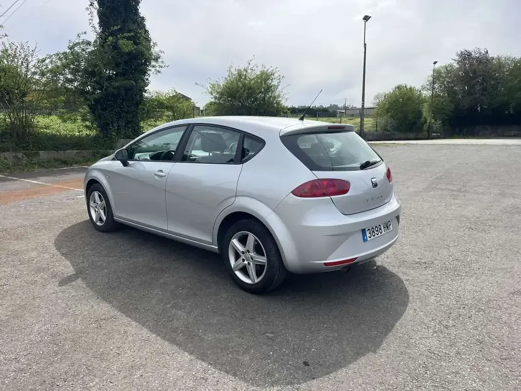 Usado Seat Leon Copa 90 CV (66 kW) 2012 Plateado Utilitario