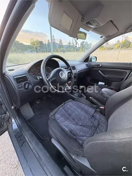 Usado VW Golf IV Highline 110 CV (80 kW) 2000 Azul Familiar