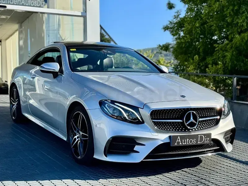 Usado Mercedes E220 194 CV (142 kW) 2018 Gris / plata Coupe