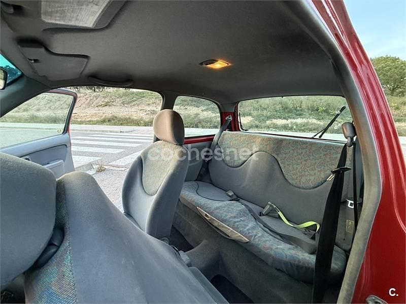 Usado Nissan Micra S 55 CV (40 kW) 1999 Rojo Utilitario