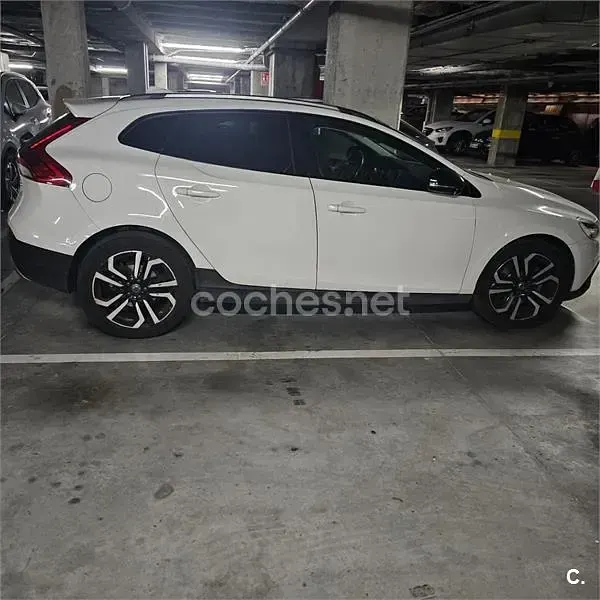 Usado Volvo V40 CC 150 CV (110 kW) 2017 Blanco Familiar