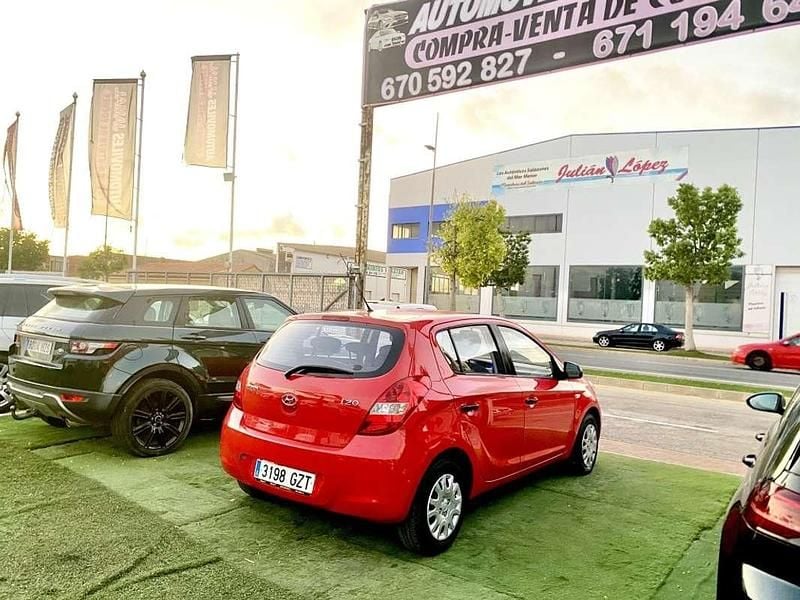 Usado Hyundai i20 Classic 78 CV (57 kW) 2010 Rojo Utilitario