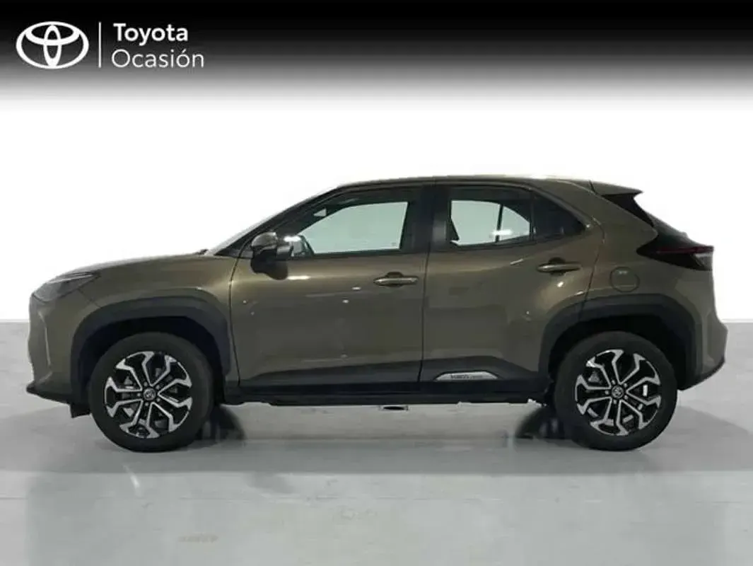 Usado Toyota Yaris Cross Active 116 CV (85 kW) 2023 Marrón SUV