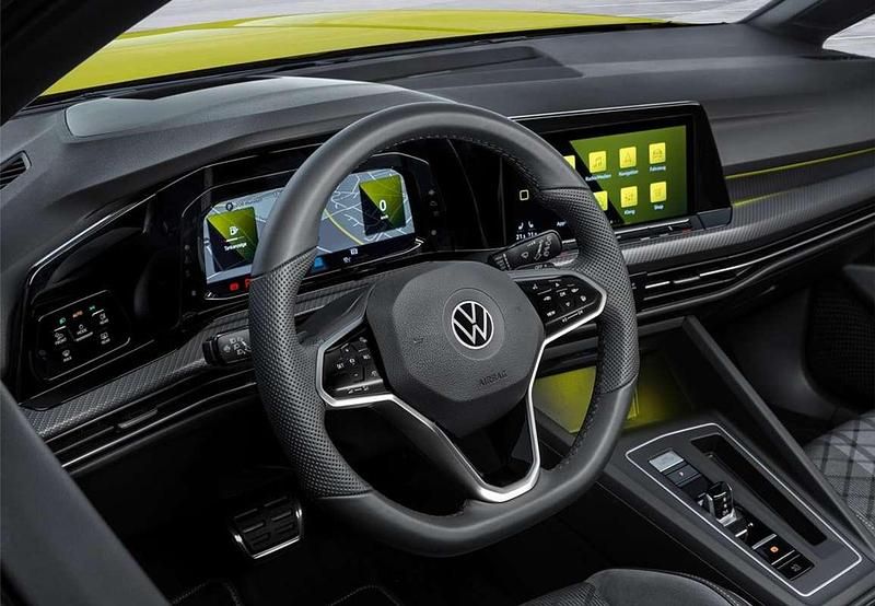 Usado VW Golf VIII Life 116 CV (85 kW) 2021 Amarillo Familiar