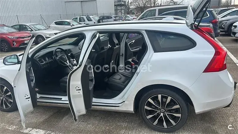 Usado Volvo V60 Momentum 150 CV (110 kW) 2018 Blanco Familiar