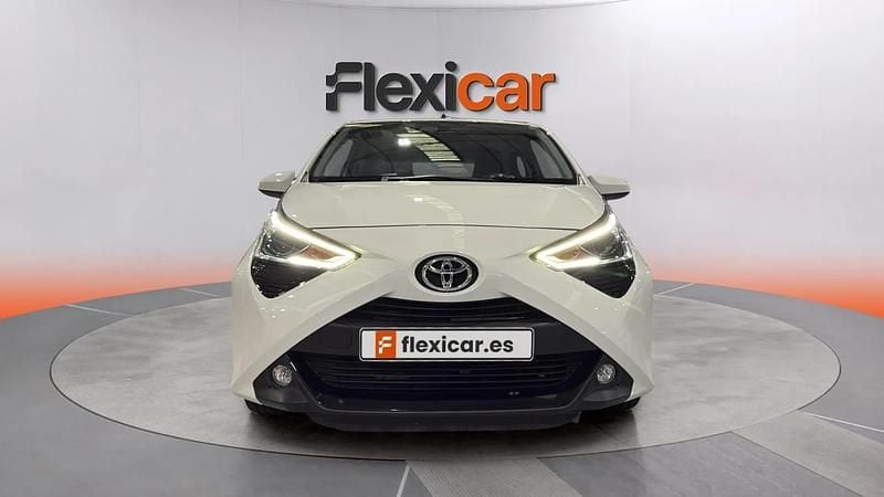 Begagnad Toyota Aygo X-play 72 HK (52 kW) 2021 Vit Halvkombi