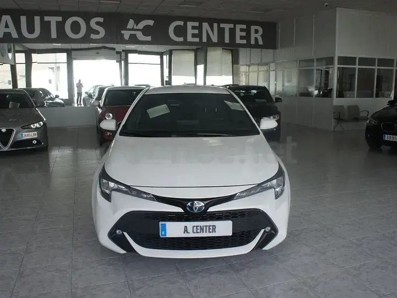 Usado Toyota Corolla Style 122 CV (89 kW) 2021 Blanco Berlina